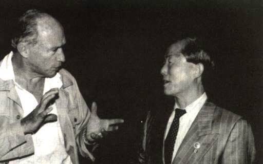 Former_PM_Hon._Pierre_Trudeau_chated_with_Gen._Choi,_Founder_of_TaeKwon-Do